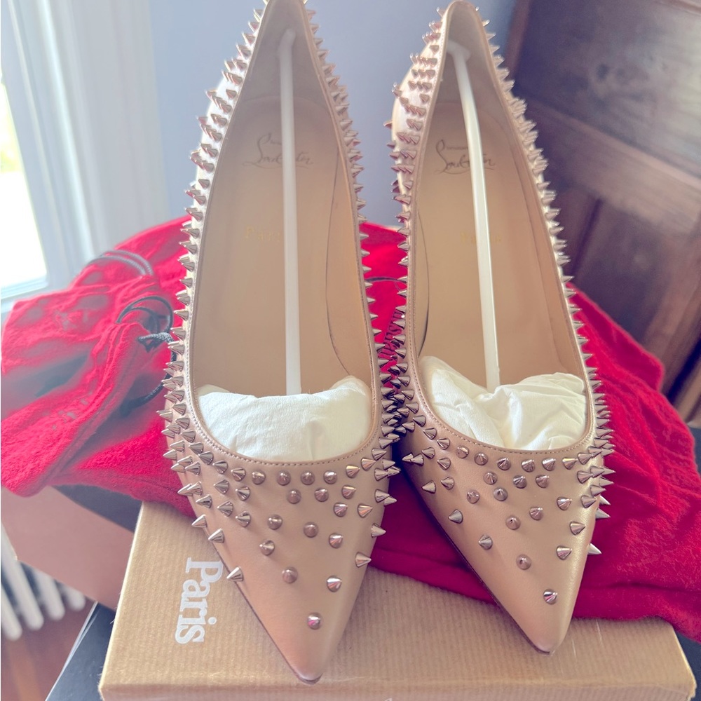 NEW 💯 Authentic Christian Louboutin nude/gold rose Escarpic 70 pumps. Size 40.5